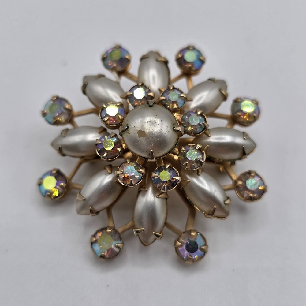 Vintage Gold Tone Gray Pearl Rhinestone Aurora Borealis Crystal Brooch Pin 1.5"